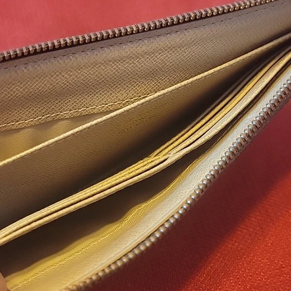 100% Authentic LOUIS VUITTON - Picture 4 of 9